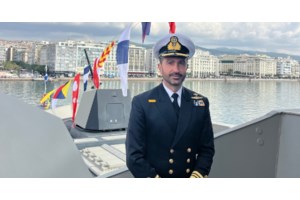 "Νέαρχος": Υψώθηκε η ελληνική σημαία στη δεύτερη φρεγάτα Belharra - Δένδιας: "Το καλύτερο πλοίο στην κατηγορία του στον πλανήτη" - εικόνα 3