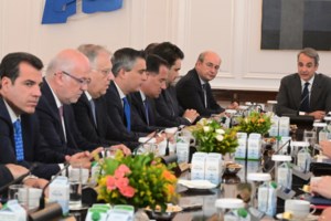 Μητσοτάκης σε Ευρωπαίο Επίτροπο Μετανάστευσης: Υπάρχει σημαντική πίεση από τη Λιβύη στη νότια Κρήτη - εικόνα 4