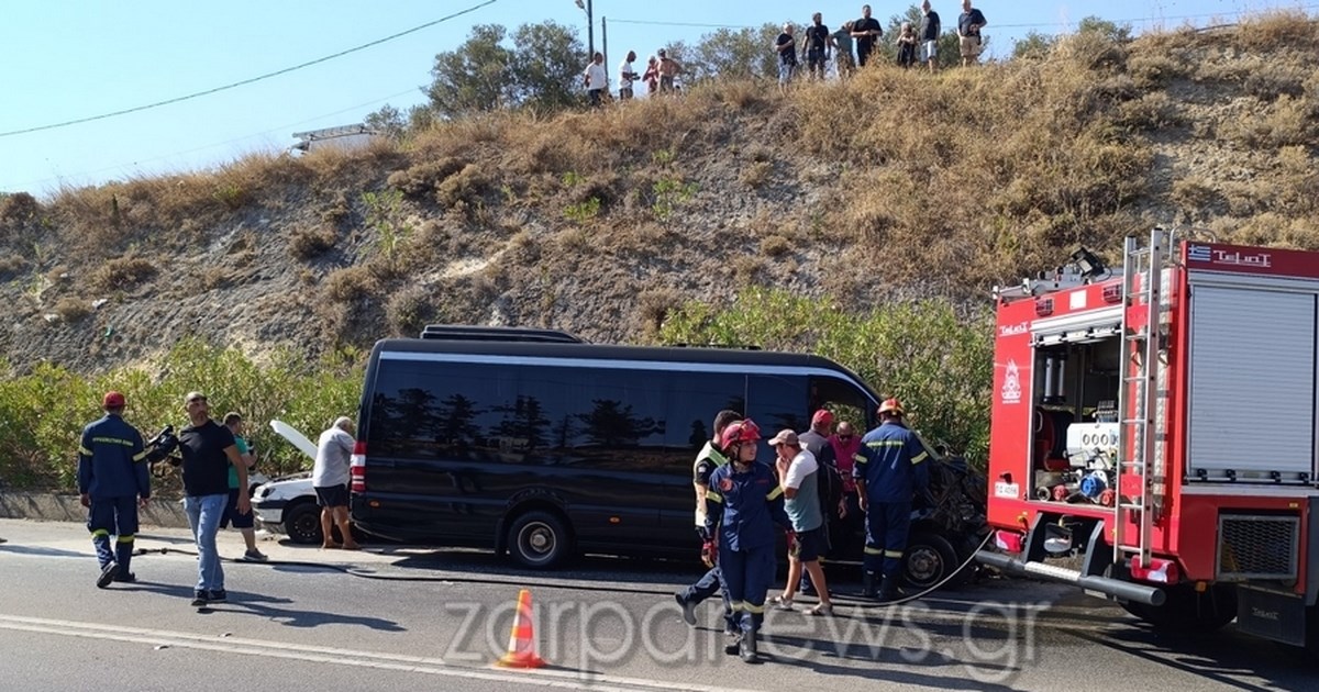 Κεριά και λουλούδια στο σημείο του τροχαίου στον ΒΟΑΚ: Θλίψη για τα τρία παιδιά που έχασαν τη ζωή τους στα Χανιά - εικόνα 6