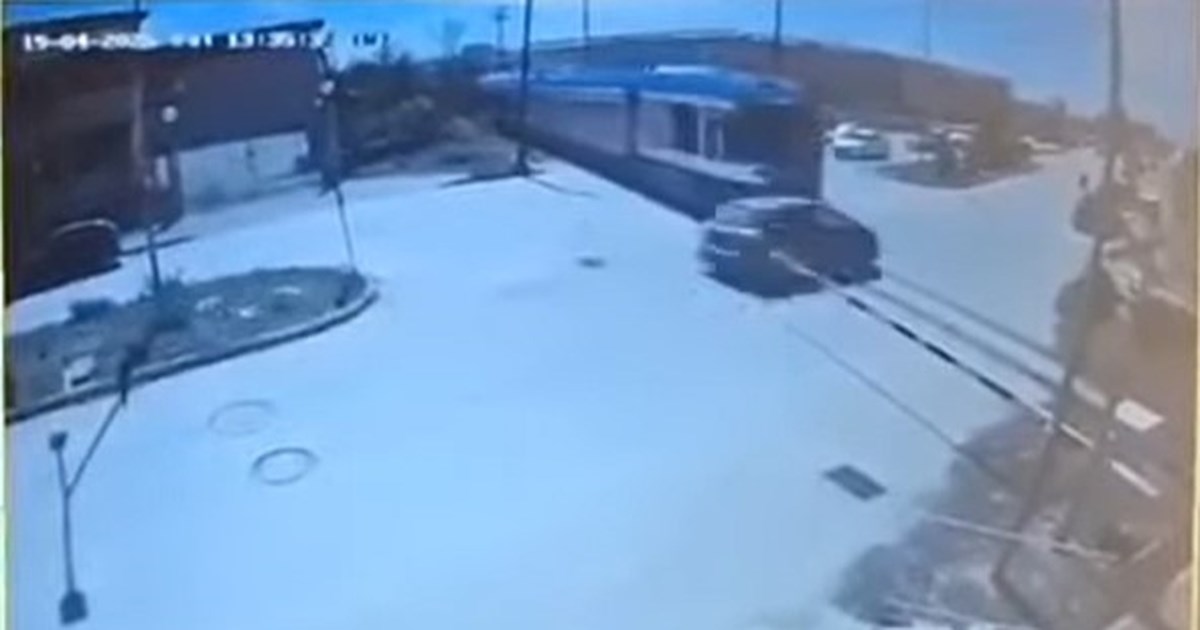 Πάτρα: "Ουδέποτε υποστήριξα ότι προερχόμουν από 36ωρη εφημερία" - Τι λέει η γιατρός που έπεσε με ΙΧ σε διερχόμενο τρένο