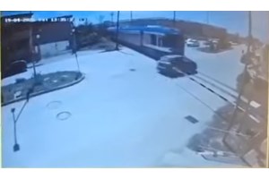 Πάτρα: "Ουδέποτε υποστήριξα ότι προερχόμουν από 36ωρη εφημερία" - Τι λέει η γιατρός που έπεσε με ΙΧ σε διερχόμενο τρένο