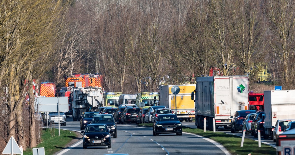 Μετωπική σύγκρουση δύο τρένων στη Δανία - Αναφορές για πολλούς τραυματίες