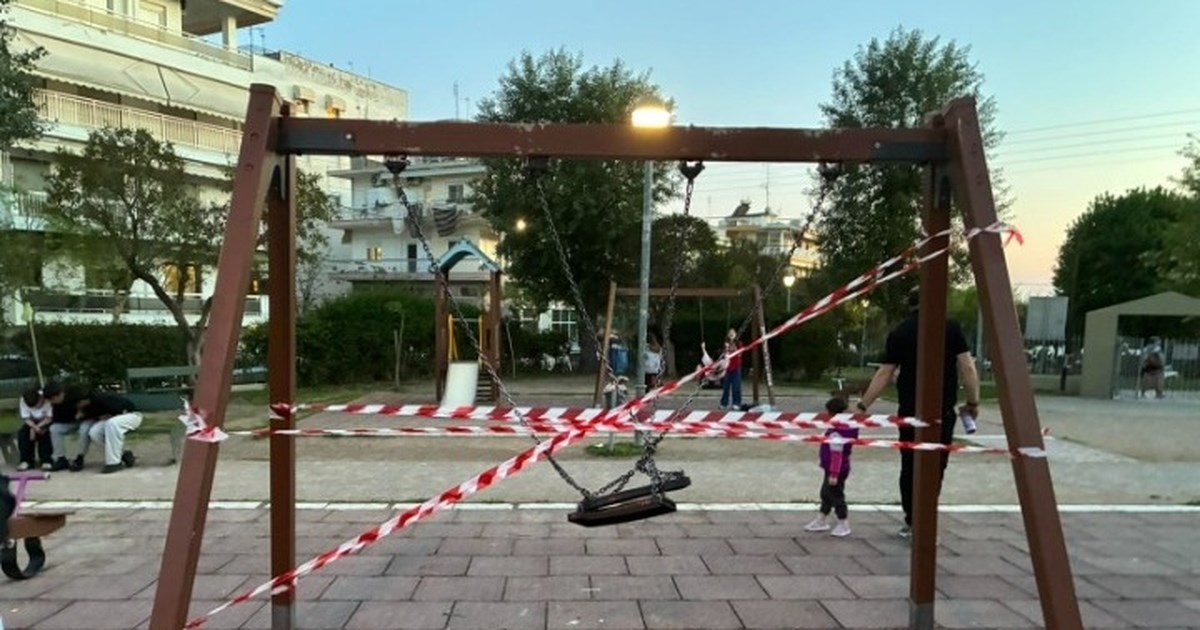 Άγνωστοι αφαίρεσαν βίδες ασφαλείας από κούνια σε παιδική χαρά στην Καλαμαριά