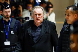 Προκλητικός ο Ντεπαρντιέ στο δικαστήριο: Το να πιάσεις τα οπίσθια κάποιου δεν συνιστά σεξουαλική επίθεση