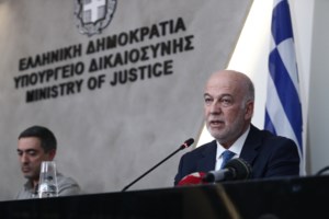 Πώς γκρεμίστηκε το "ακαταδίωκτο" των τραπεζικών - Ο Φλωρίδης έπεισε την κυβέρνηση