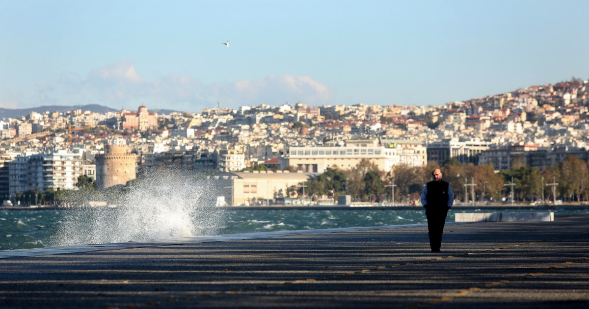 Ραγδαία αλλαγή του καιρού από την Κυριακή: Βοριάδες και βροχές ρίχνουν τη θερμοκρασία