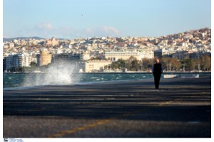 Ραγδαία αλλαγή του καιρού από την Κυριακή: Βοριάδες και βροχές ρίχνουν τη θερμοκρασία