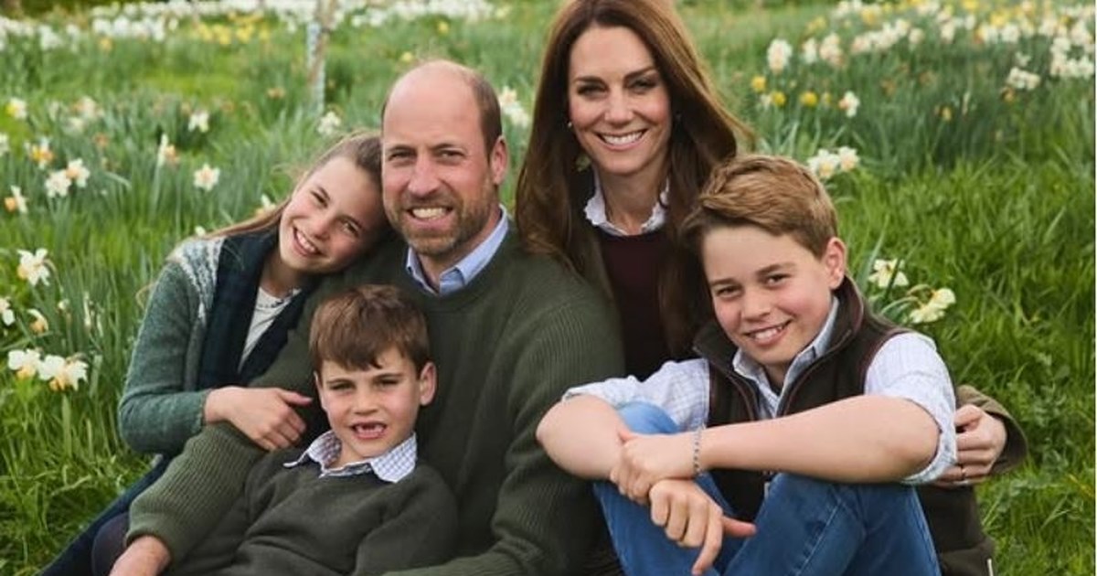 Στα βήματα της Νταϊάνα: Ο πρίγκιπας Ουίλιαμ και ο 12χρονος γιος του ετοίμασαν χριστουγεννιάτικα γεύματα για άστεγους