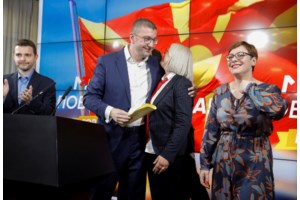 Ο Κόστα καλεί τη Β. Μακεδονία να αλλάξει το Σύνταγμα για να ξεκινήσουν οι ενταξιακές διαπραγματεύσεις - 'Όχι" από τον Μίτσκοσκι