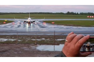 Συναγερμός στη Λιθουανία: Κλείνει το αεροδρόμιο του Βίλνιους λόγων "ύποπτων αερόστατων" στον εναέριο χώρο