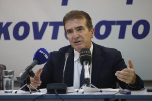 Σύσκεψη Μητσοτάκη στο Μαξίμου για το κυκλοφοριακό: Περιορισμός φορτηγών στον Κηφισό, έξυπνα φανάρια, νέοι δρόμοι