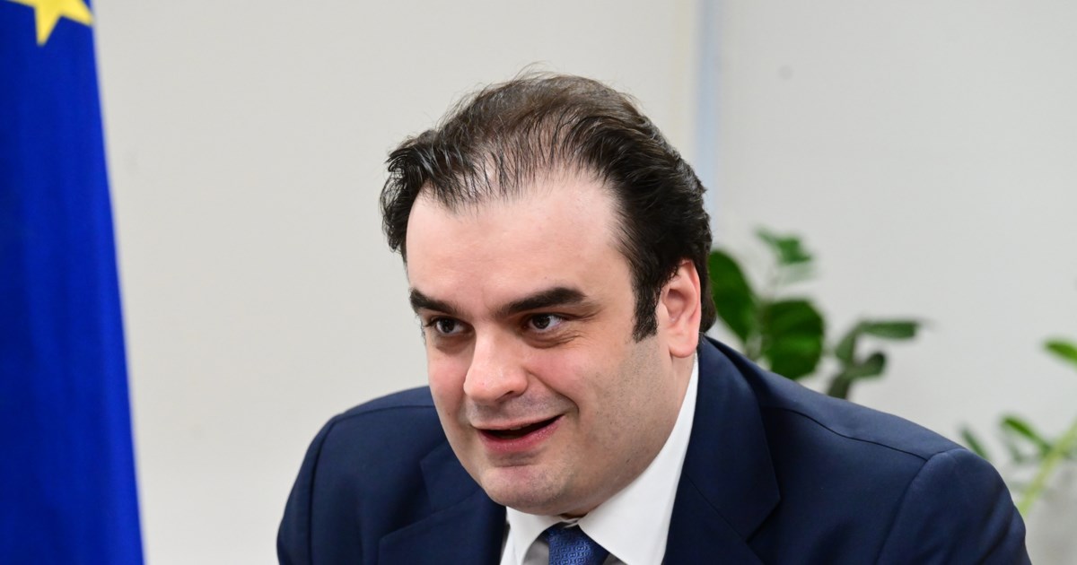 Ο Πιερρακάκης χάρισε φανέλα του Πανιωνίου στον Κεντρικό Τραπεζίτη της Ιρλανδίας: Ο απίστευτος λόγος - εικόνα 2