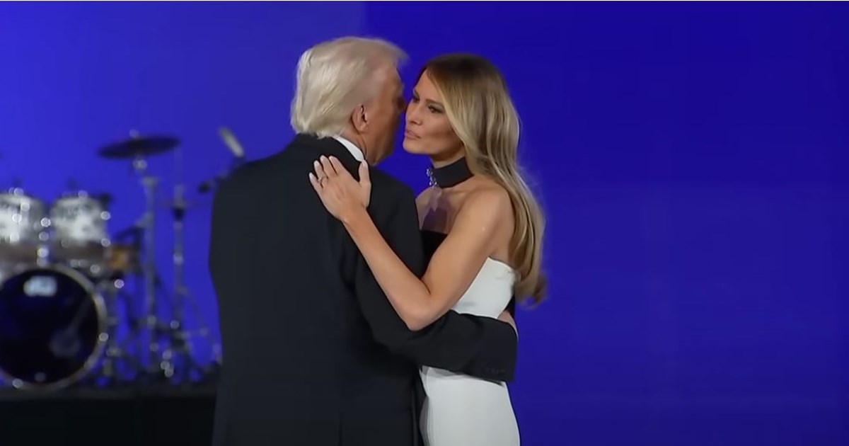 Προειδοποίηση Τραμπ στο Νταβός: Ελάτε στην Αμερική να παράγετε τα προϊόντα σας, αλλιώς θα πληρώσετε δασμούς