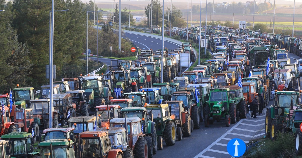 Αγροτικά μπλόκα: Κλειστό ξανά το ρεύμα προς τη Θεσσαλονίκη στα διόδια των Μαλγάρων