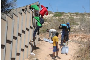 Διαψεύδει ο Καιρίδης ότι οι ΗΠΑ θα στείλουν μετανάστες στην Ελλάδα - "Ούτε συμφωνία υπάρχει, ούτε καν αίτημα"