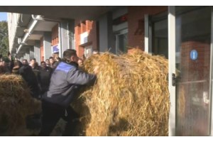 Το Σάββατο στο μπλόκο Νίκαιας κρίνονται τα επόμενα βήματα αγροτών και κτηνοτρόφων - Πώς απαντά η κυβέρνηση - εικόνα 2