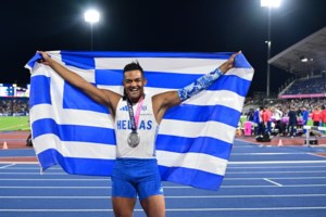 Εμμανουήλ Καραλής: "Πάμε να τα πιούμε" - Η θερμή υποδοχή μετά το ασημένιο μετάλλιο στο ευρωπαϊκό - εικόνα 2