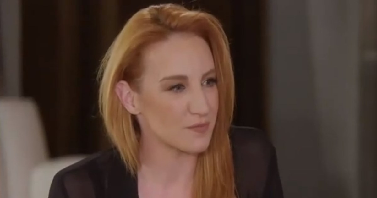 Στη "Μύκονο" της Μάνης η Στεφανία Γουλιώτη - Τρολάρει στους βράχους ρουφώντας ...την κοιλιά της - εικόνα 2