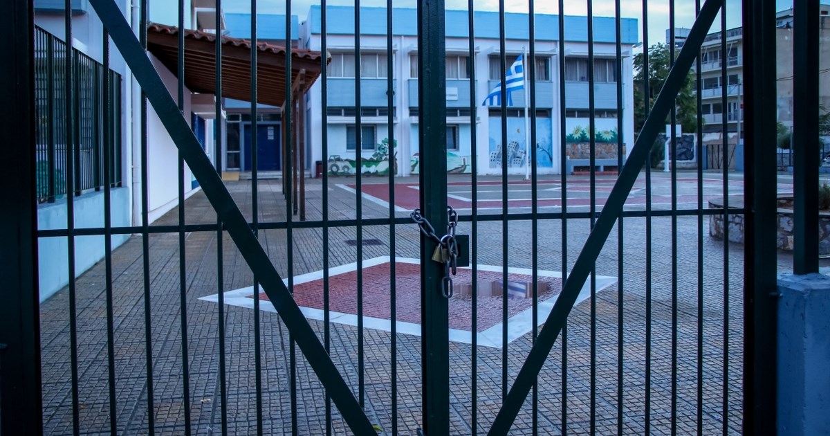 Πύργος: Βίντεο-ντοκουμέντο από τον άγριο ξυλοδαρμό 13χρονης από 14χρονη συμμαθήτριά της