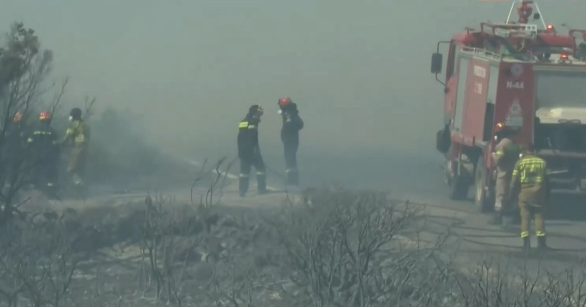 Αιτωλοακαρνανία: Φωτιά στη Βόνιτσα κοντά στη λίμνη Βουλκαριά - Σηκώθηκαν 3 εναέρια [βίντεο]