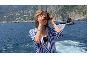 Αμαλία Κωστοπούλου: Η ξαφνική αδιαθεσία και η βόλτα στα μαγαζιά της Πάτμου - Τι ψώνισε από την τοπική αγορά - εικόνα 2
