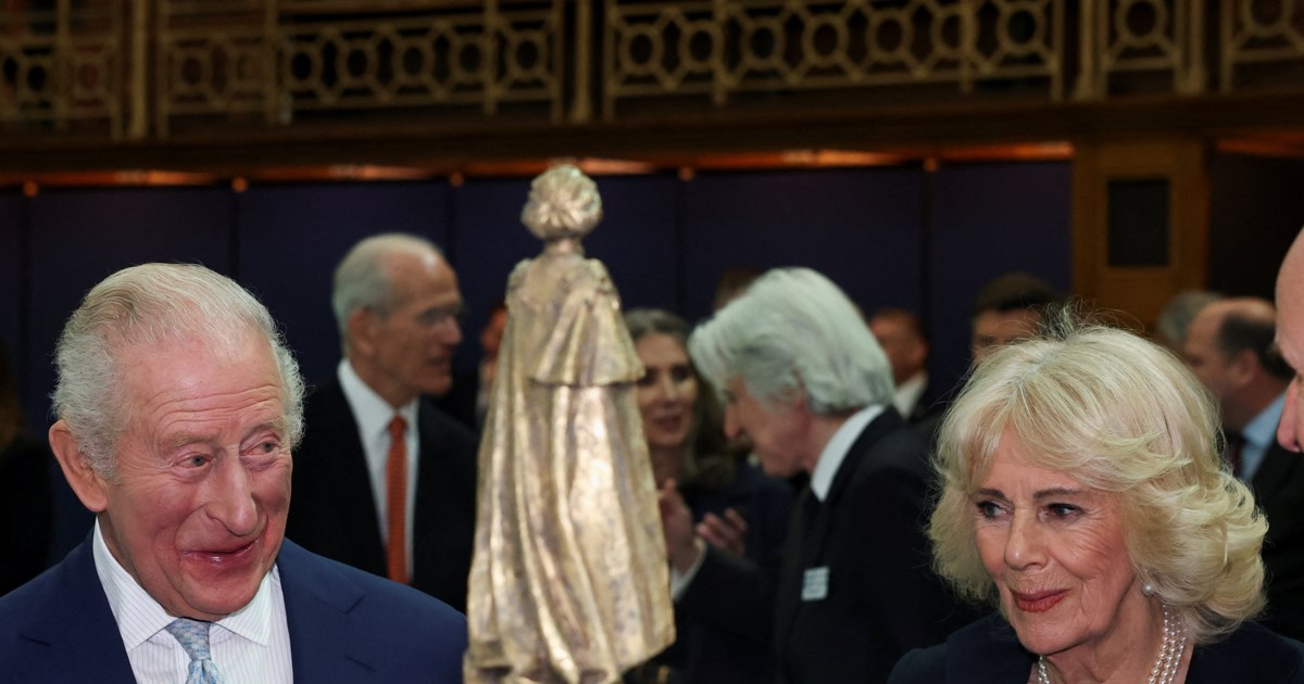 Ο Κάρολος απέτισε φόρο τιμής στην 