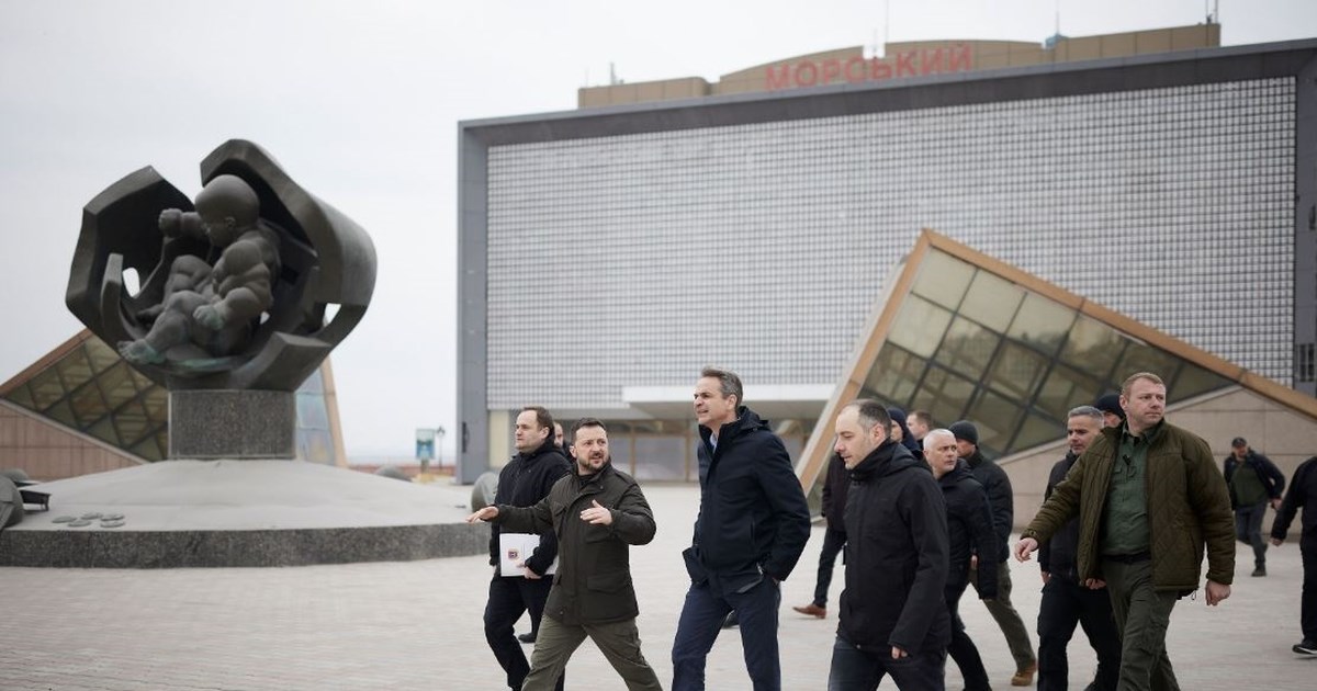 Ζελένσκι: Ο Πούτιν πρέπει να είναι άρρωστος για να χτυπήσει με πύραυλο κρουζ μερικές εκατοντάδες μέτρα από τον Μητσοτάκη