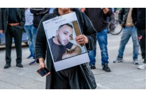 Πάτρα: Θρήνος στην κηδεία του 30χρονου Κώστα - Τον αποχαιρέτησαν με μουσική, τραγούδια και χειροκροτήματα - εικόνα 13