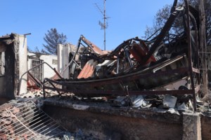 Πυρκαγιά στην Κερατέα: Οριοθετήθηκε από ισχυρές δυνάμεις της Πυροσβεστικής