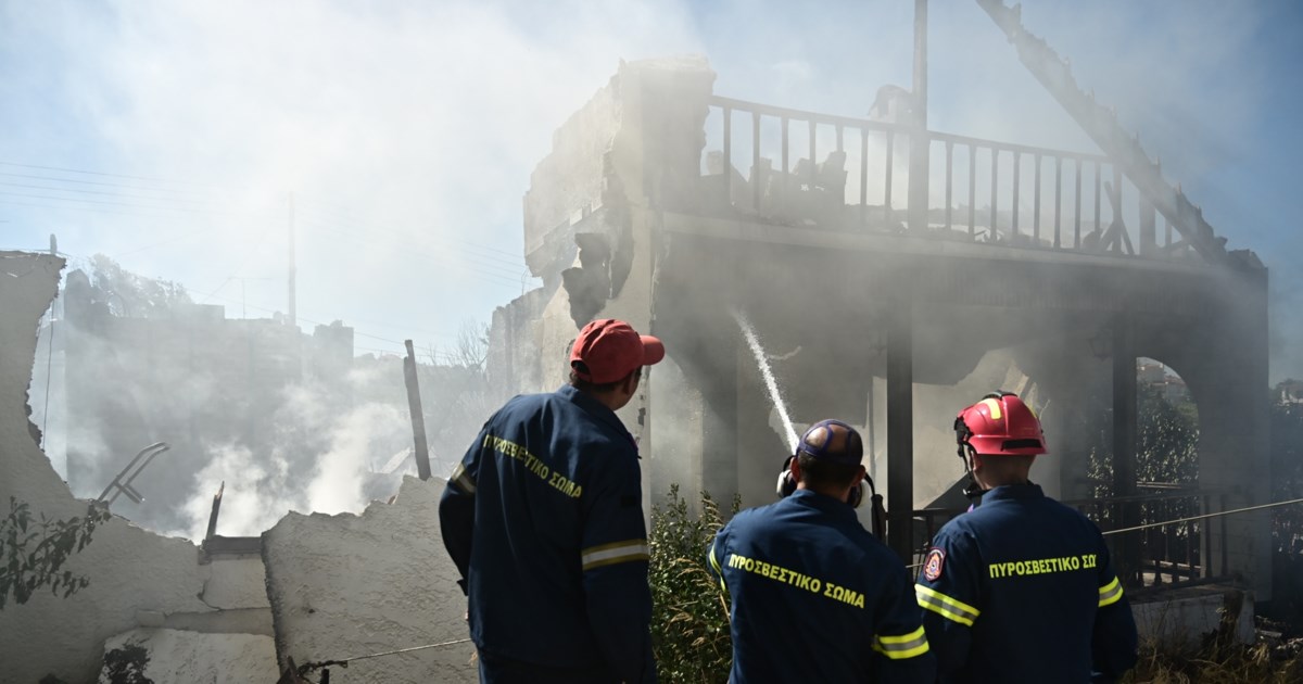 Δύσκολη νύχτα στην Εύβοια: Μαίνεται η φωτιά στα Μεσοχώρια - Εκκενώθηκε ο οικισμός Τσακαίοι [εικόνες - βίντεο] - εικόνα 2