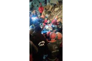 Σεισμός στην Τουρκία: "100.000 άνθρωποι είναι κάτω από τα συντρίμμια" - Εφιαλτική εκτίμηση Τούρκου καθηγητή