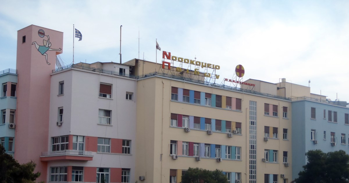 Μέγαρα: Στη φυλακή ο 23χρονος που ξυλοκόπησε άγρια το 4χρονο παιδί της συντρόφου του - "Αυτή το χτύπησε" είπε στην απολογία