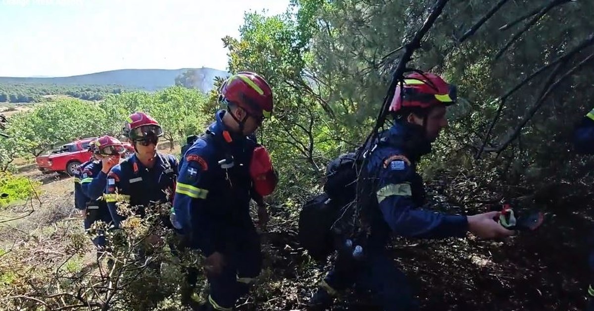 Φωτιά στα Μέθανα - Στη μάχη της κατάσβεσης πέντε εναέρια μέσα