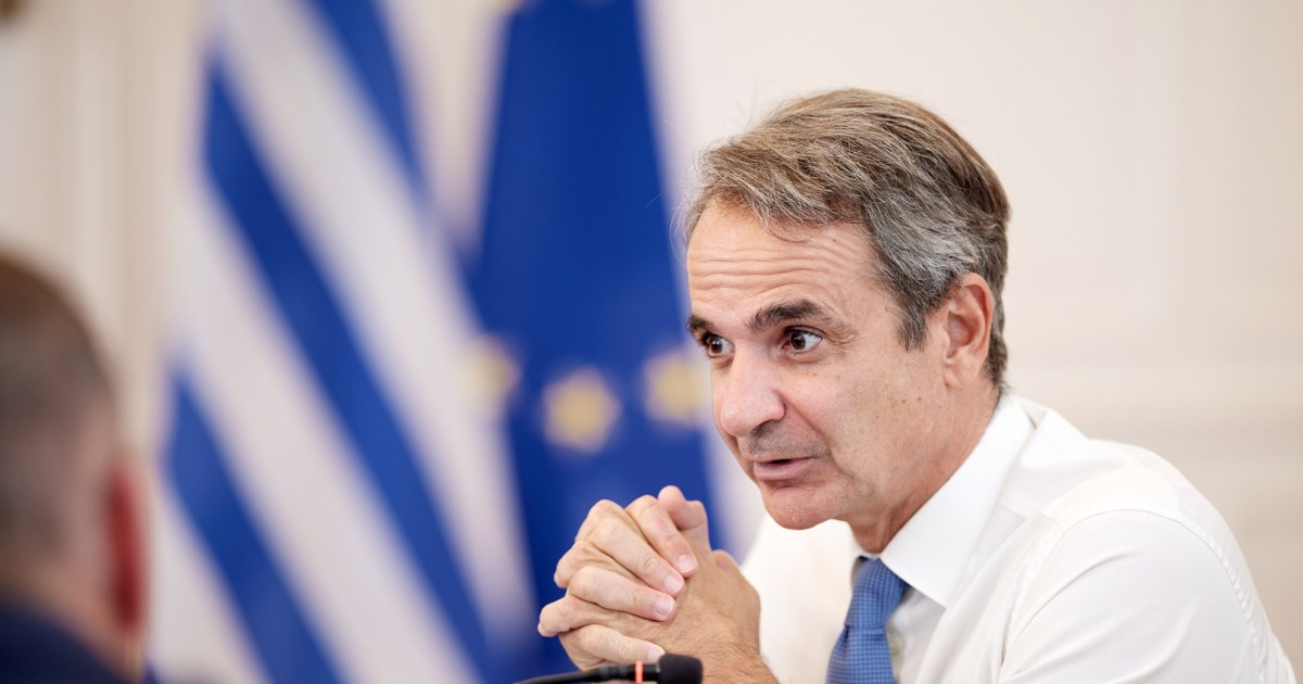 Ο Δένδιας απαντά στα "καρφιά" Γεωργιάδη και στα σενάρια διαδοχής Μητσοτάκη - Οι... γαλότσες όταν ήταν παιδί