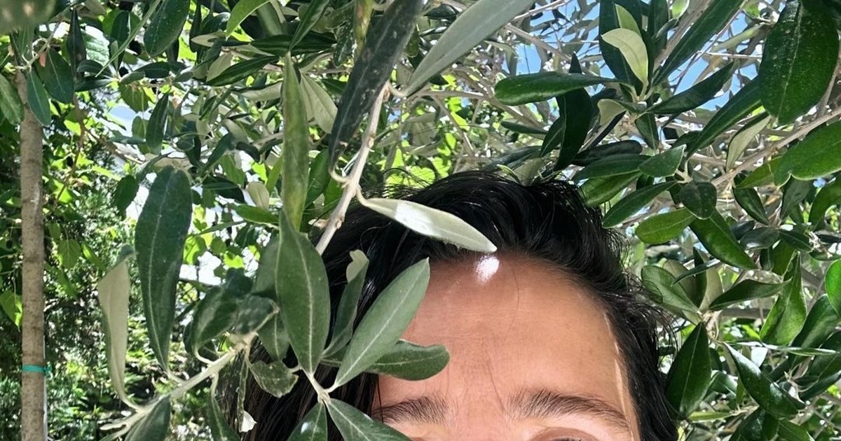 Σπάνια φωτογραφία της Ζωής Λάσκαρη από το 1979: Αγκαλιά με τον Καρρά και τη Φόνσου σε πρεμιέρα