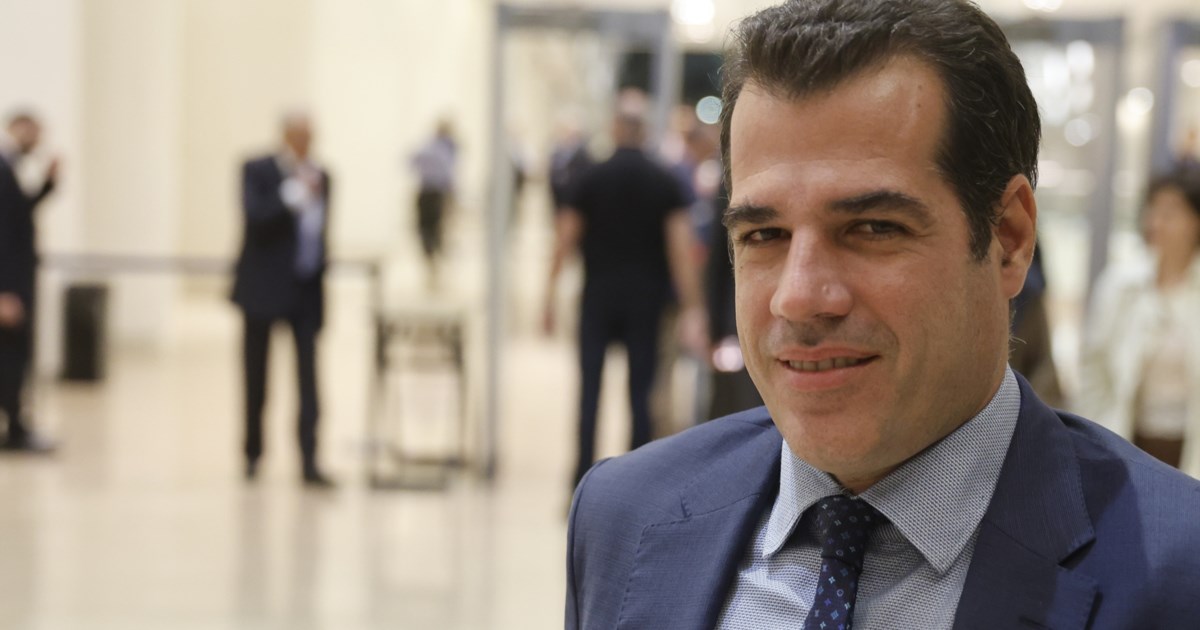 Ο Πλεύρης ειρωνεύεται τον Κασσελάκη για τον στρατό: 20 μέρες είναι βαρύς ο πόνος του χωρισμού, μακάρι να τον δει ο άνθρωπός του