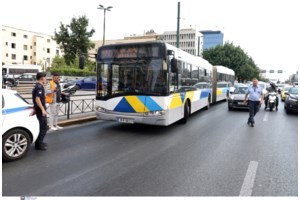 Σοβαρό τροχαίο στη Θεσσαλονίκη - Στο Νοσοκομείο μία έγκυος και ακόμα δύο τραυματίες