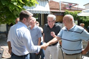 Ανδρουλάκης τρολάρει Μητσοτάκη: Πρέπει να πήγε διακοπές στην... Ψίμυθο για να τα βλέπει όλα καλύτερα