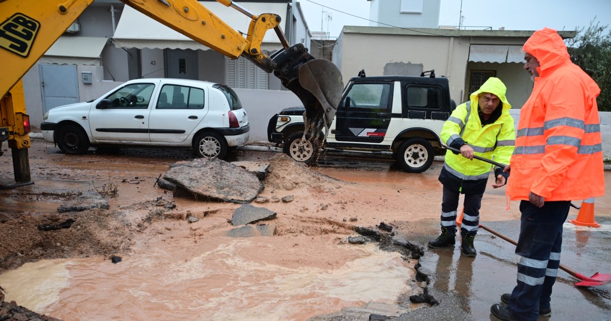 Ξεκίνησαν οι αυτοψίες για την καταγραφή των ζημιών από την κακοκαιρία Byron στη Δυτική Αττική [εικόνες] - εικόνα 7
