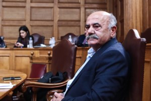 Σφοδρή επίθεση της αντιπολίτευσης για την κατάθεση Χασάπη: "Δεν είδε, δεν άκουσε - Παρίστανε και το θύμα" - εικόνα 2