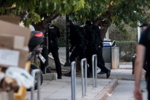 Χανιά: Εκκενώθηκαν τα δικαστήρια μετά από τηλεφώνημα για βόμβα - εικόνα 2