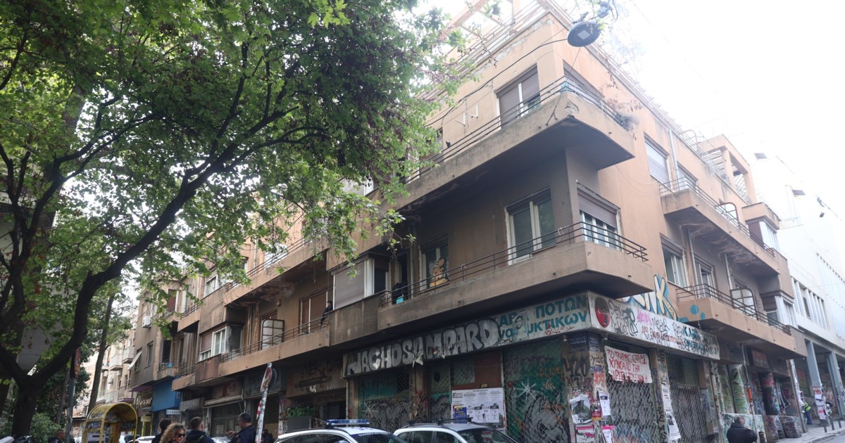 Πέτρες, κράνη και μαδέρια βρέθηκαν στην κατάληψη "Ρασπράβα" στα Εξάρχεια [εικόνες - βίντεο] - εικόνα 17