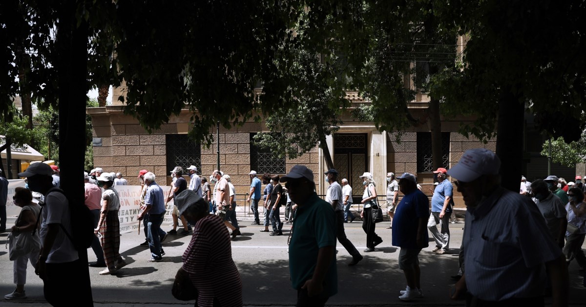 Ποιες συντάξεις και επιδόματα καταβάλλονται ως το τέλος Απριλίου - Οι δικαιούχοι