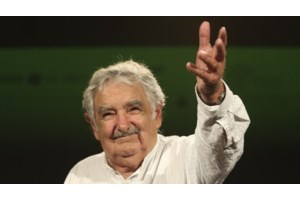 "Adiós Pepe": Ο Νίκος Ανδρουλάκης αποχαιρετά τον εμβληματικό πρώην πρόεδρο της Ουρουγουάης, Χοσέ Μουχίκα