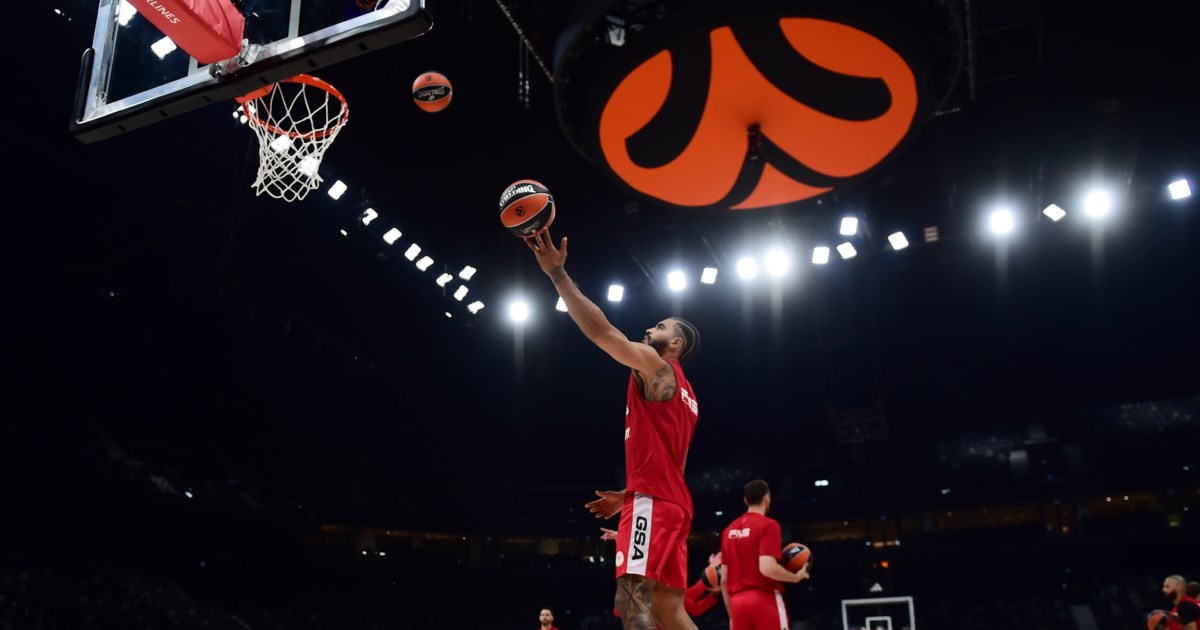 Final Four: Οπαδοί του Παναθηναϊκού και του Ολυμπιακού δίπλα - δίπλα έξω από την Etihad Arena στο Άμπου Ντάμπι [εικόνες] - εικόνα 9