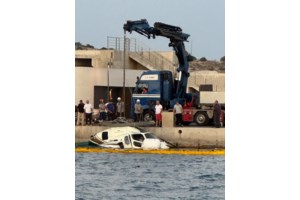 Πτώση ελικοπτέρου στη μαρίνα Βουλιαγμένης: Ελεύθερος ο πιλότος - Διέταξε έρευνα για τα αίτια ο εισαγγελέας - εικόνα 3