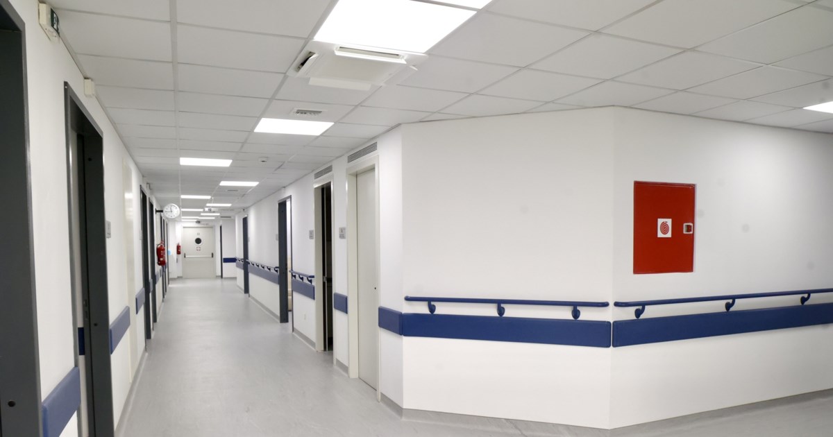 Απίστευτο: Ρομά προπηλάκισαν δικαστή έξω από Πρωτοδικείο - Τους είπε να πάρουν τους καφέδες που είχαν πάνω στο ΙΧ του