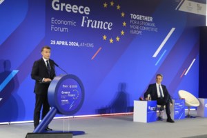 "Εγώ κι εσύ μαζί" - "Είμαστε εδώ, το ξέρεις": Οι αναρτήσεις του Εμανουέλ Μακρόν για την επίσκεψη στην Αθήνα