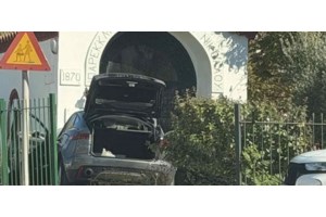 "Μπαμπά μας τίναξε, μας έκαψε": Πανικός στη Γλυφάδα μετά τις εμπρηστικές επιθέσεις του στρατιωτικού- Εκανε στάχτη το σπίτι - εικόνα 3