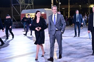 Το Βρετανικό Μουσείο "αγνοεί" τον Σούνακ και στέλνει ένα υπέροχο ελληνικό αγγείο στο Μουσείο της Ακρόπολης - εικόνα 2